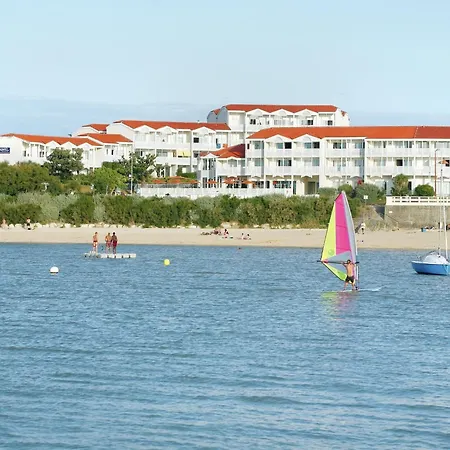 דירה With A View On The Pool Or Near Boyard