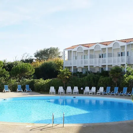 With A View On The Pool Or Near Boyard דירה פוראס